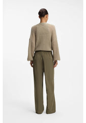 Straight-fit trousers with pleat front