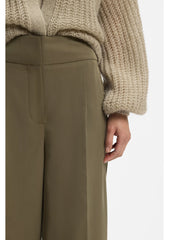 Straight-fit trousers with pleat front