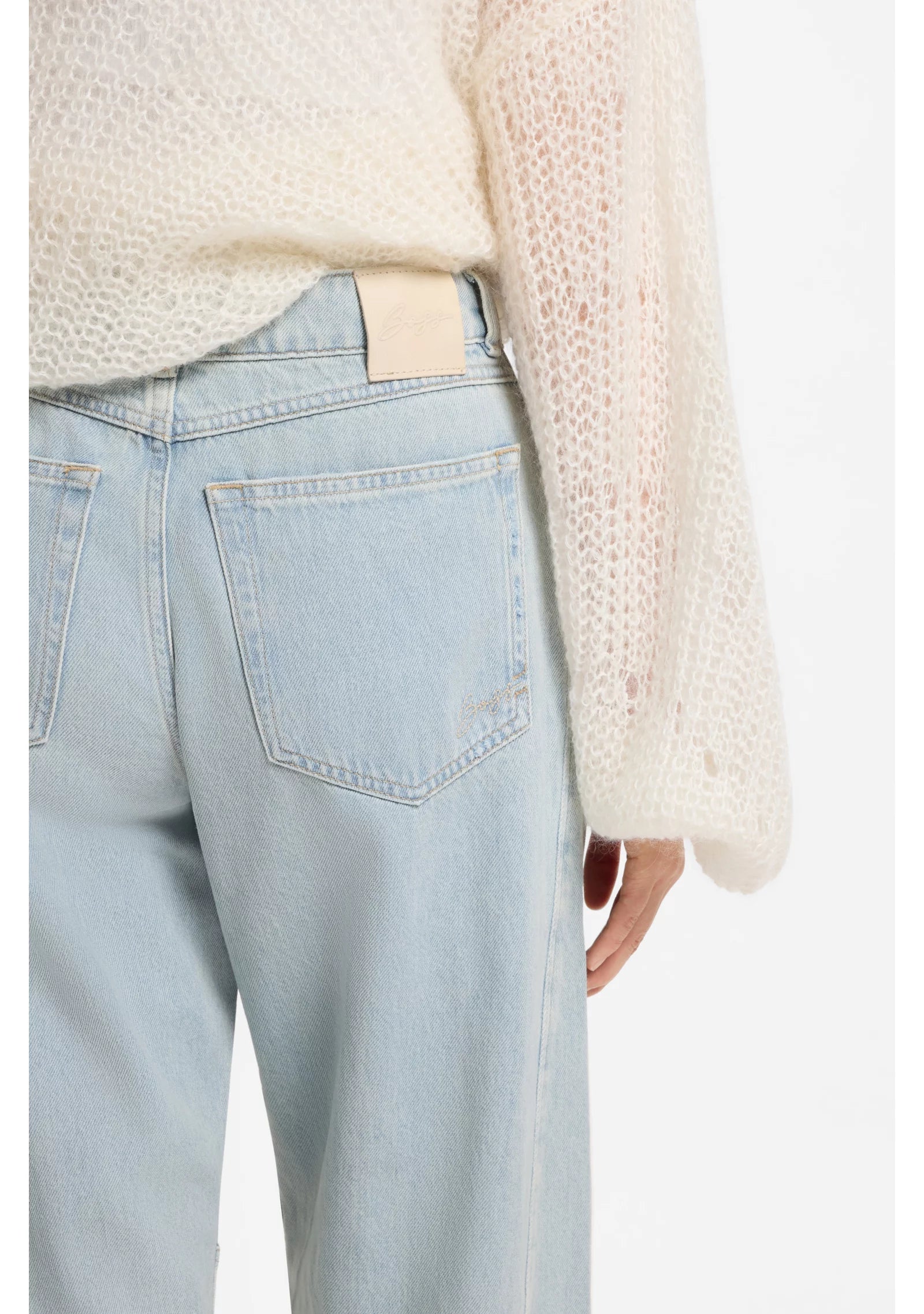 Relaxed-fit jeans with balloon leg