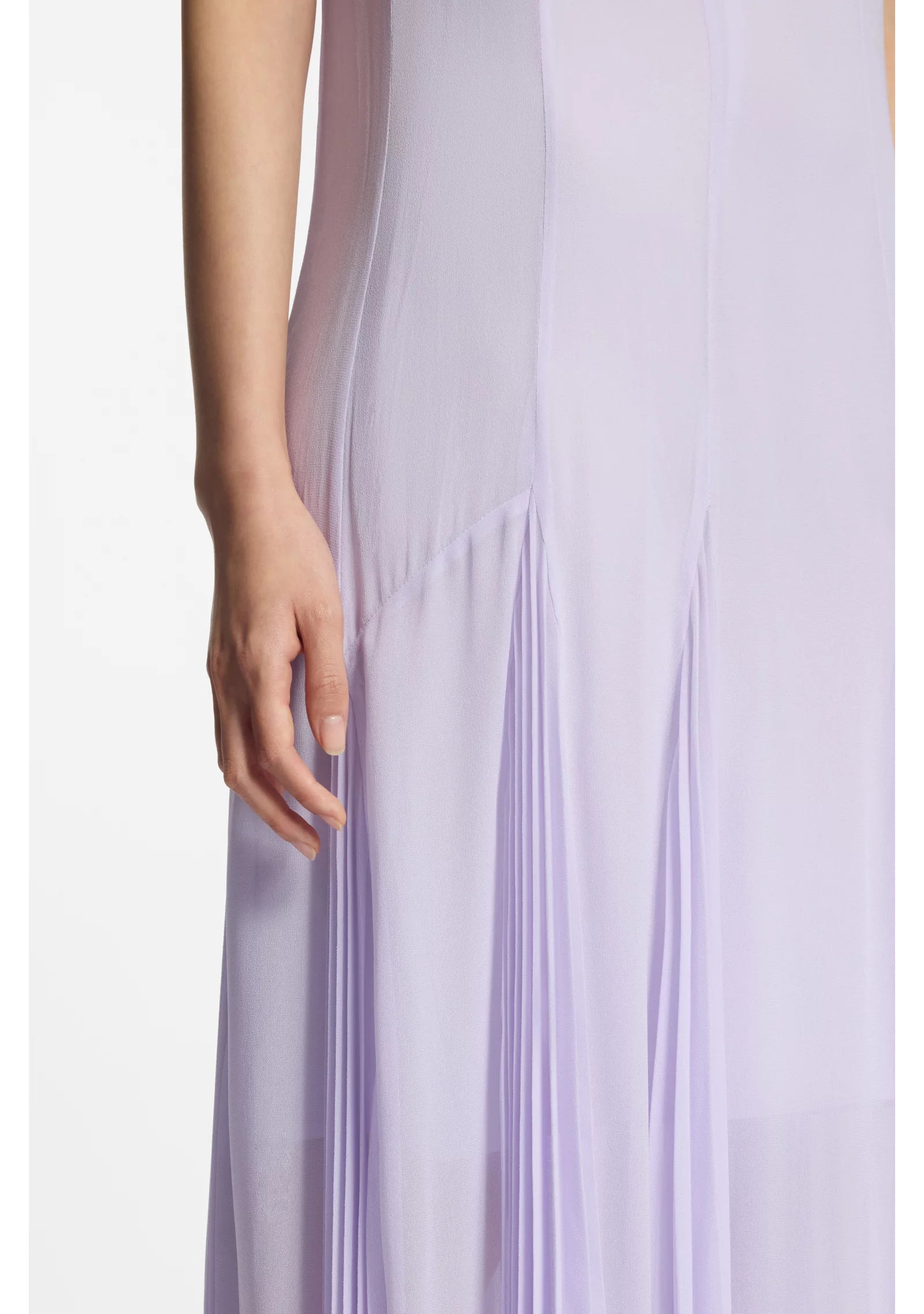 Sleeveless dress with plissé skirt inserts
