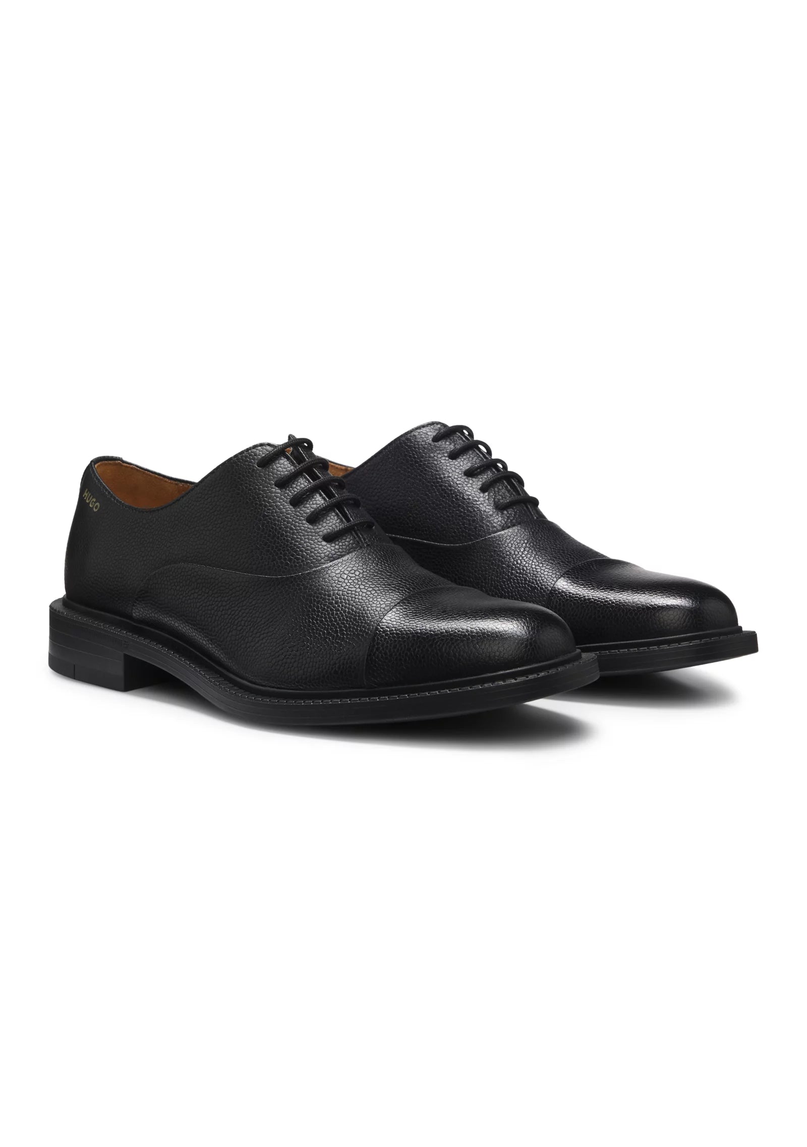 Oxford shoes in grained leather with cap toe