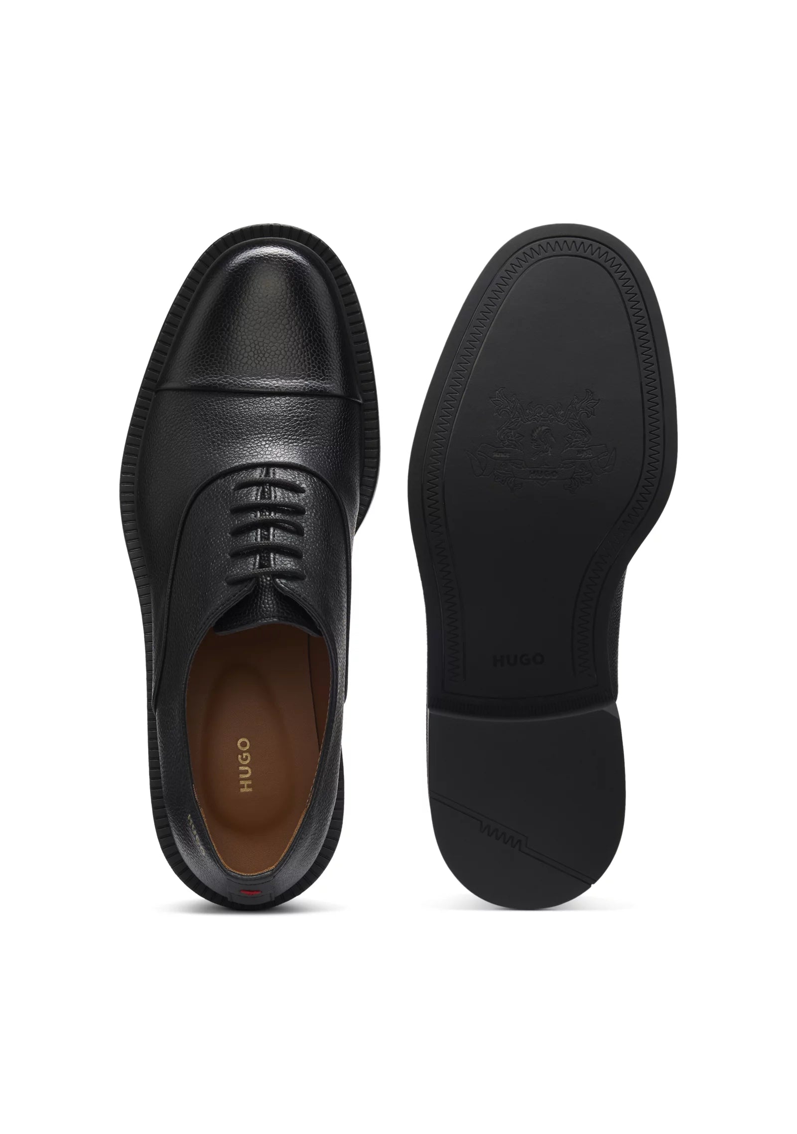 Oxford shoes in grained leather with cap toe