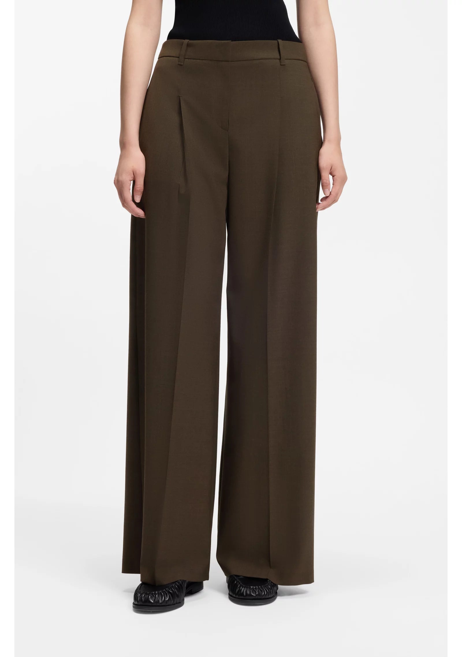 Wide-leg trousers in stretch fabric with front pleats